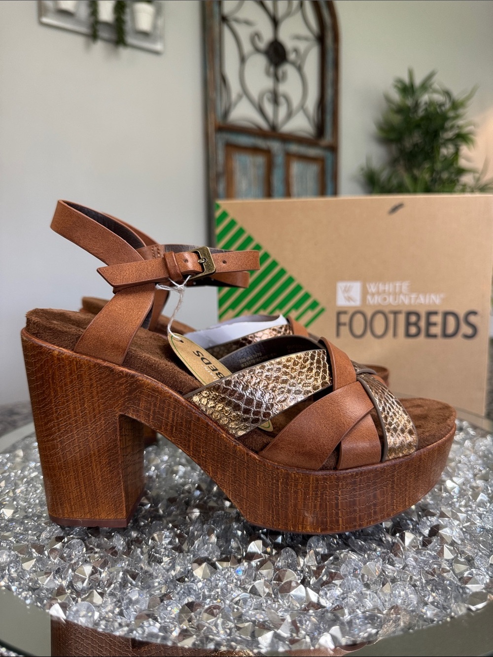 White Mountain footbeds Brown and Metallic gold Platform Sandals NEW 6